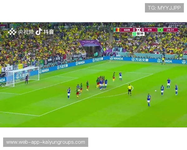 任意球精准穿过人墙直挂上角被奉为绝技再现 任意球精准穿过人墙直挂上角被奉为绝技再现